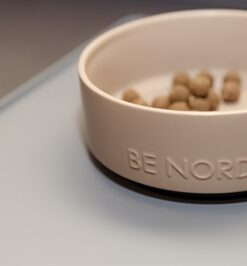 Be Nordic Voerbak Hond Keramiek/ Rubber Taupe 18 Cm